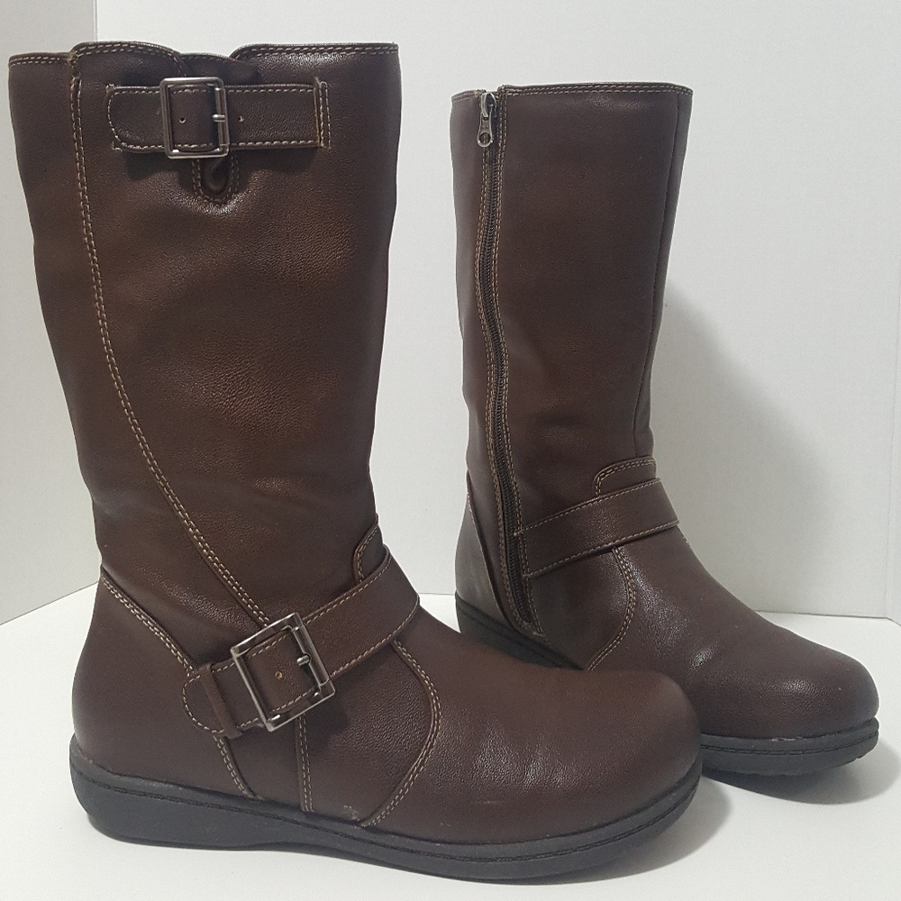 Brown boots with buckle